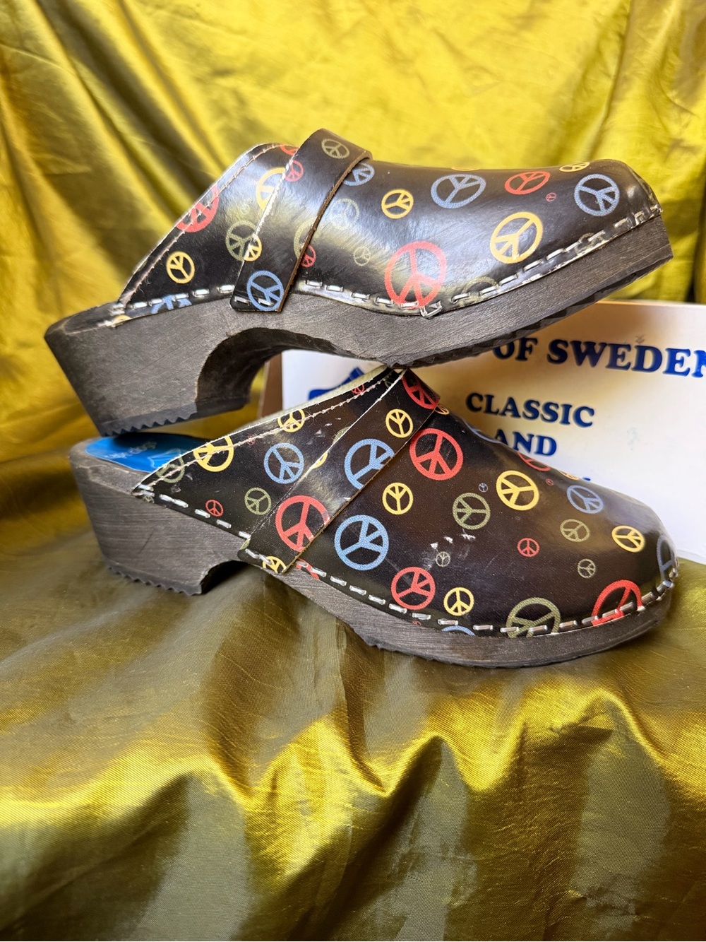 Women’s Black Peace Sign Clogs - Picture 5 of 6